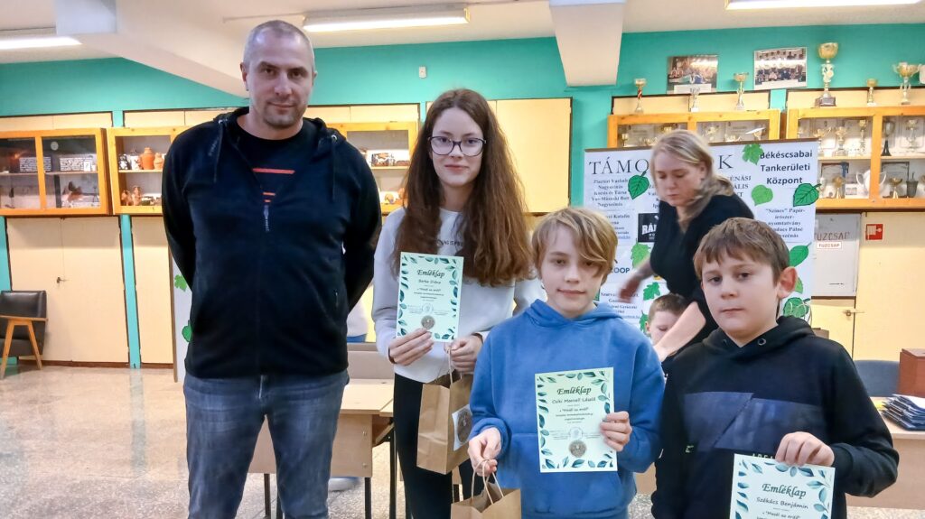 Mesel Az Erdo Komplex Termeszettudomanyi Csapatverseny Eotvosoh 006 Boritokep 1