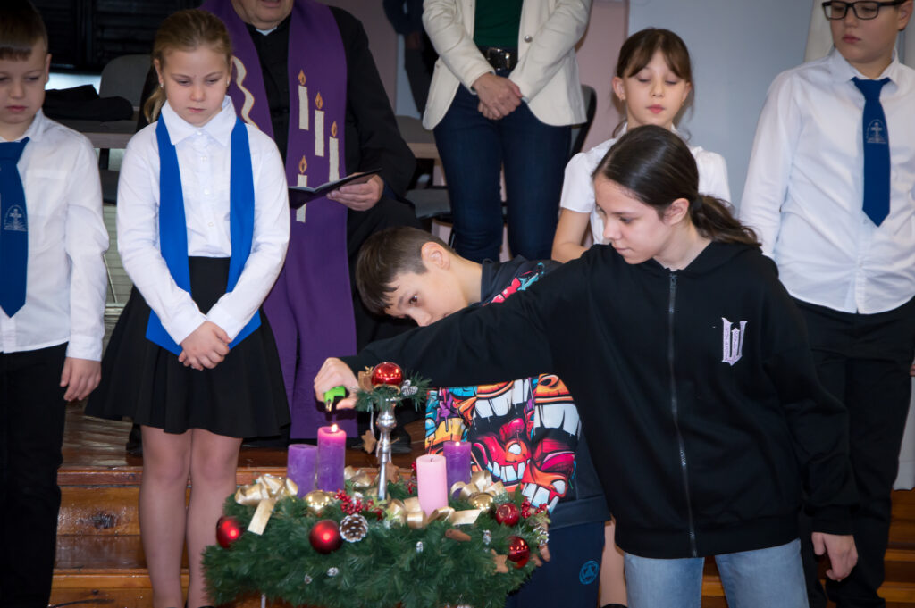 2.gyertyagyujtas Eotvosoh 20251208 022