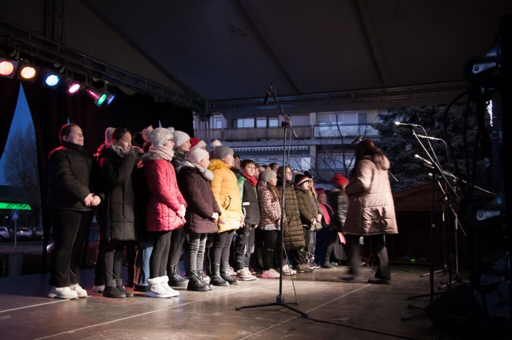Adventi Gyertyagyujtas Varosi Eotvosoh Oroshaza 20241215 041
