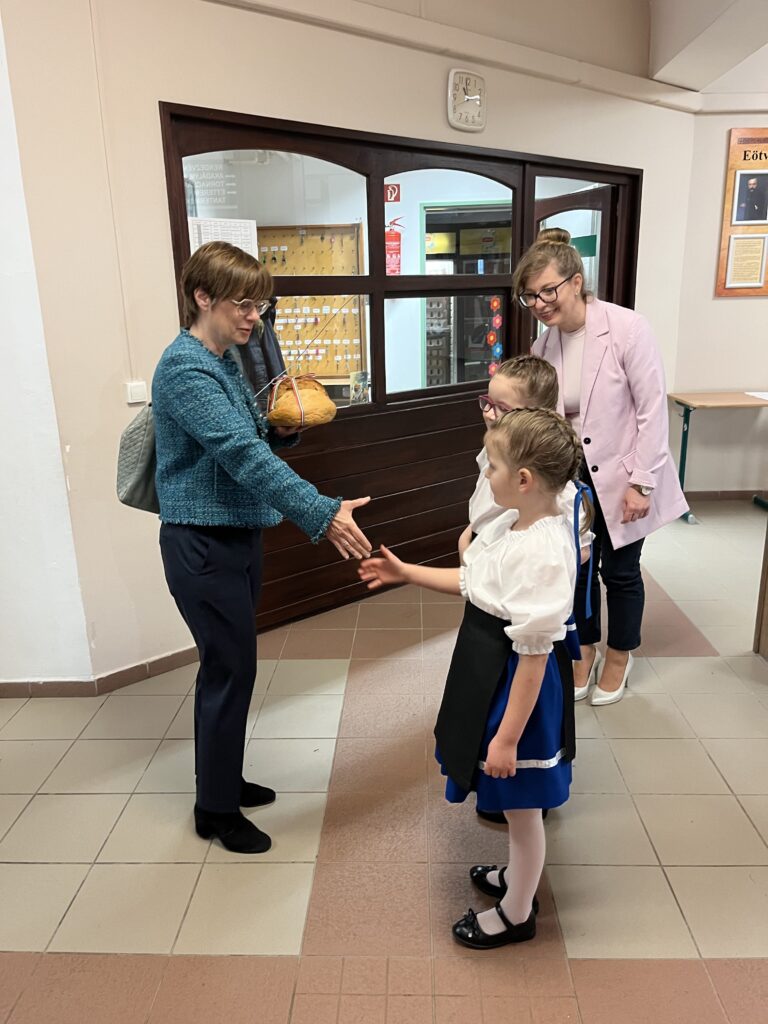 Iskolankban Jart A Nemet Nagykovet Asszony