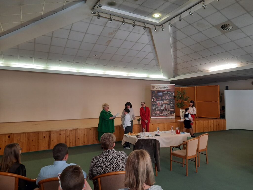 Jozsef Attila Szavaloverseny Eotvosoh 001